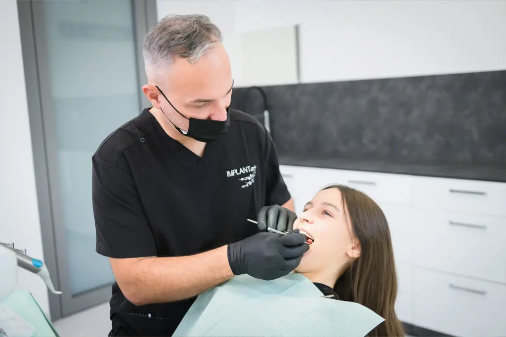 Piotr Stępień - chirurg implantolog Warszawa, Dentist, implantologist, dental surgeon 