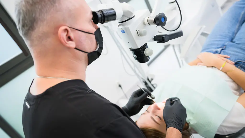 Piotr Stępień - chirurg implantolog Warszawa, Dentist, implantologist, dental surgeon 
