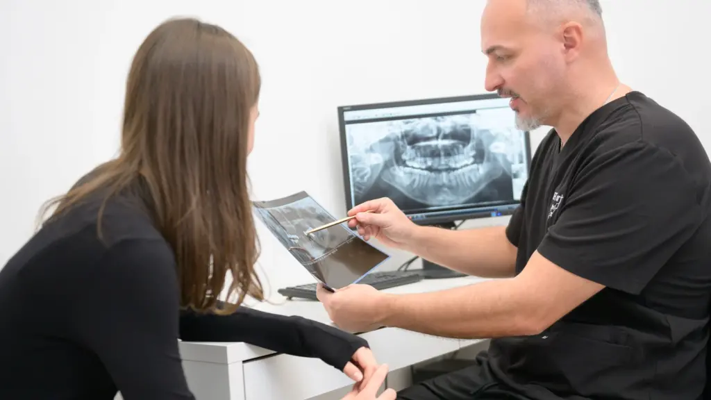Piotr Stępień - chirurg implantolog Warszawa, Dentist, implantologist, dental surgeon 