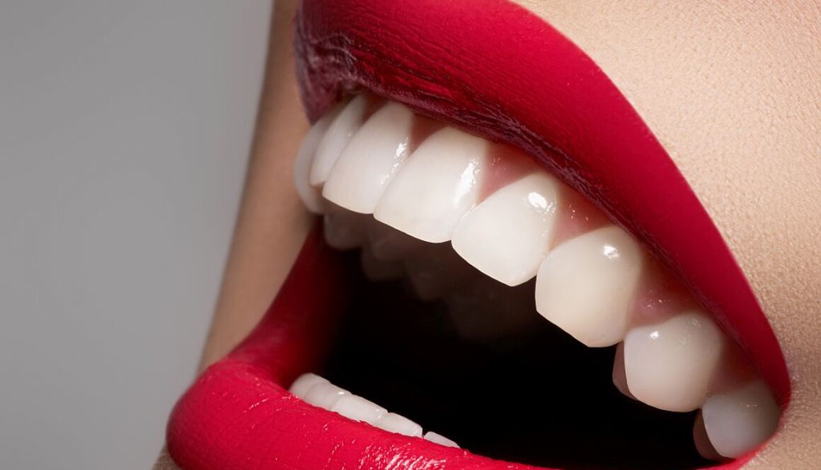 Licówki a diastema.Czy mogą zamknąć szpary między zębami?