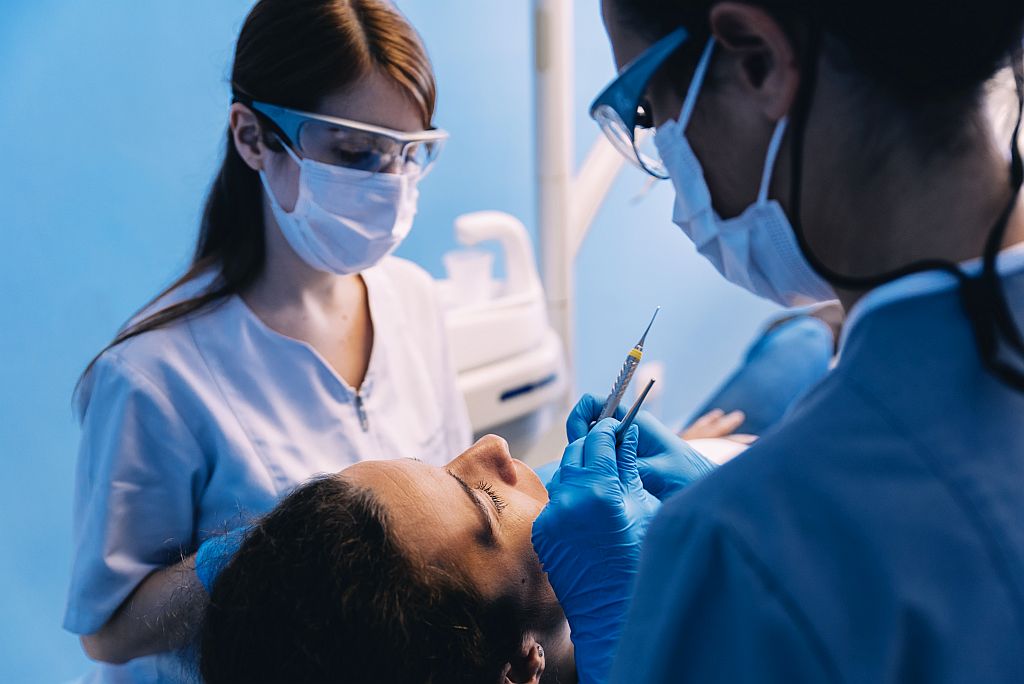 Dentists with a patient during a dental intervention